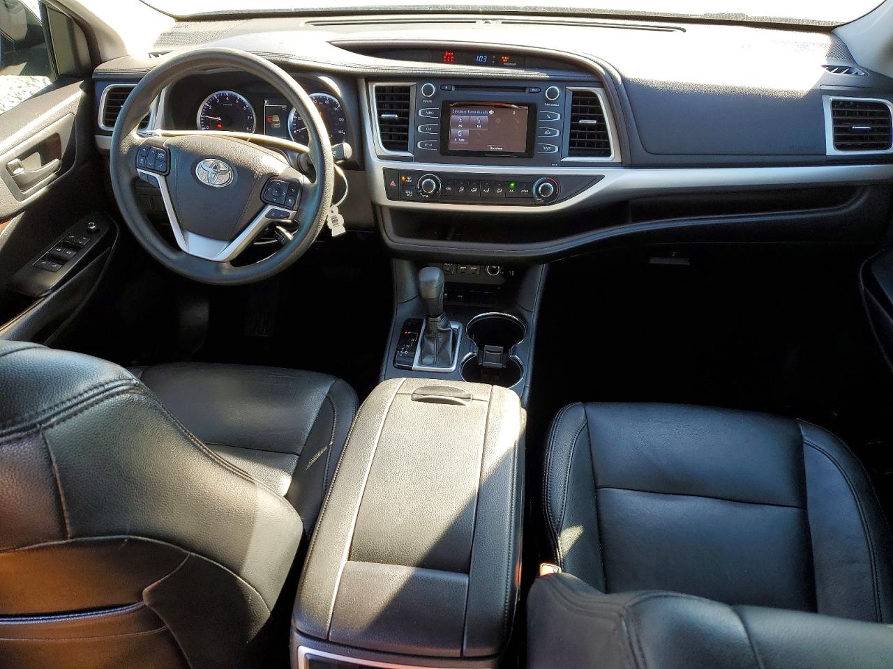 2019 TOYOTA HIGHLANDER LE photo 8