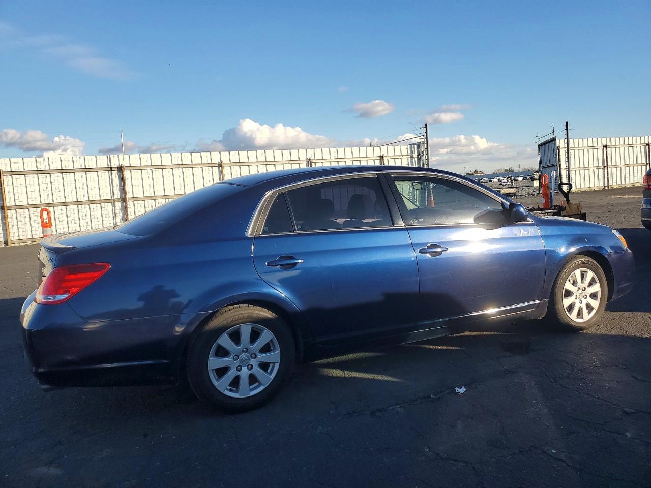2006 TOYOTA AVALON XL photo 3