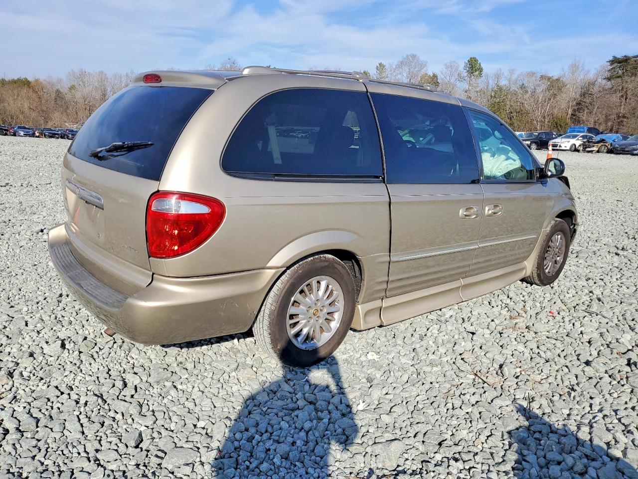 2002 CHRYSLER TOWN & COUNTRY LIMITED photo 3