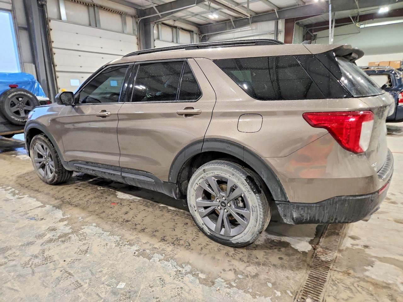 2021 FORD EXPLORER XLT photo 2