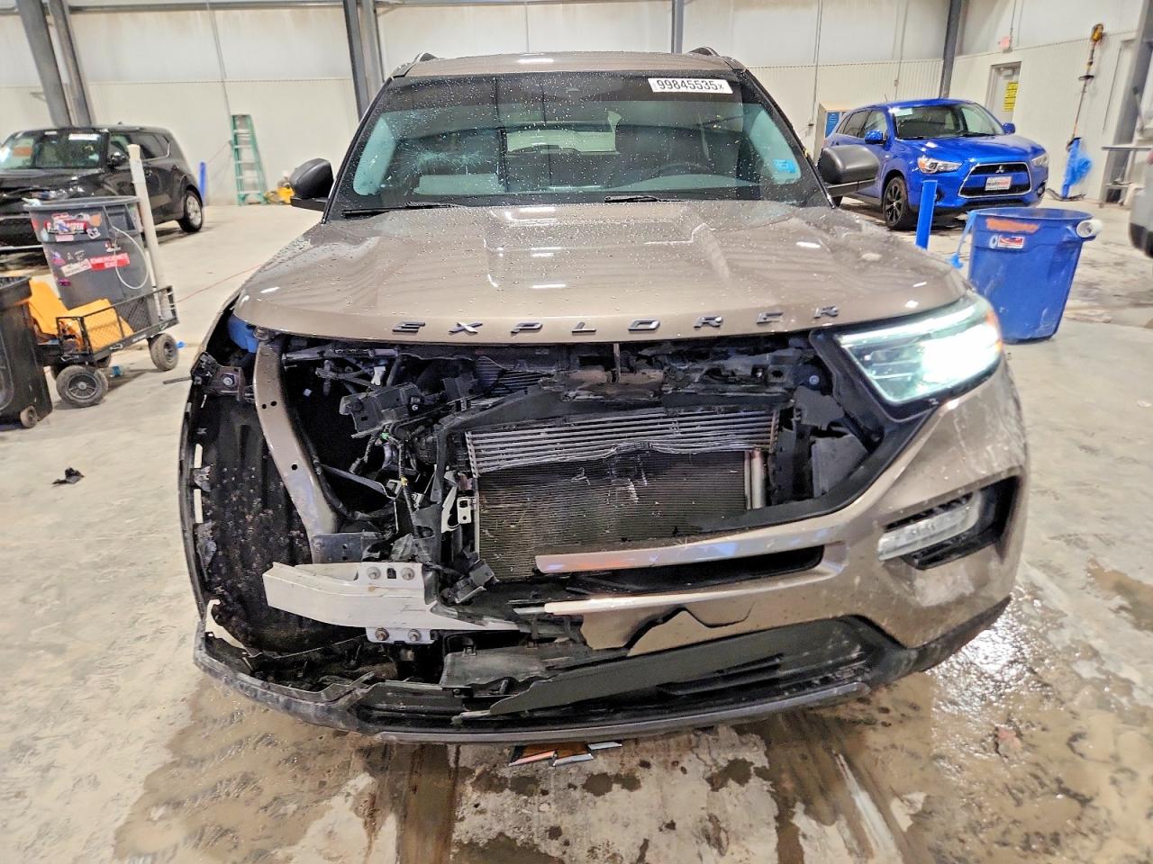 2021 FORD EXPLORER XLT photo 5