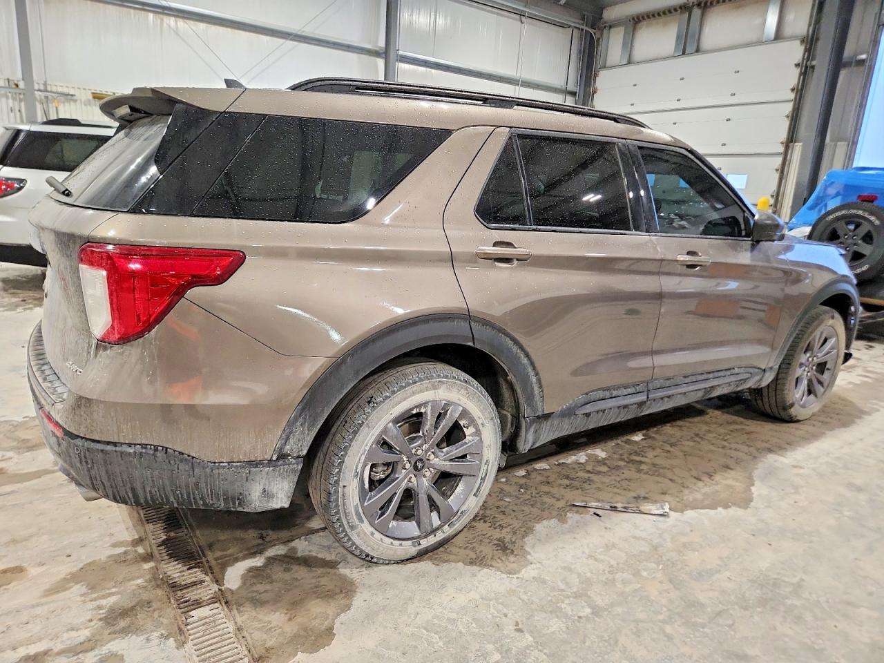 2021 FORD EXPLORER XLT photo 3