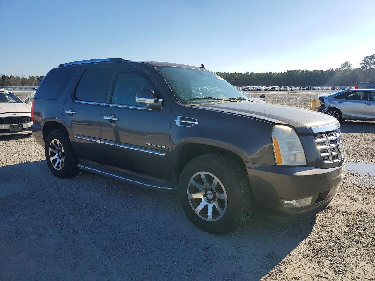 2010 CADILLAC ESCALADE LUXURY photo 4