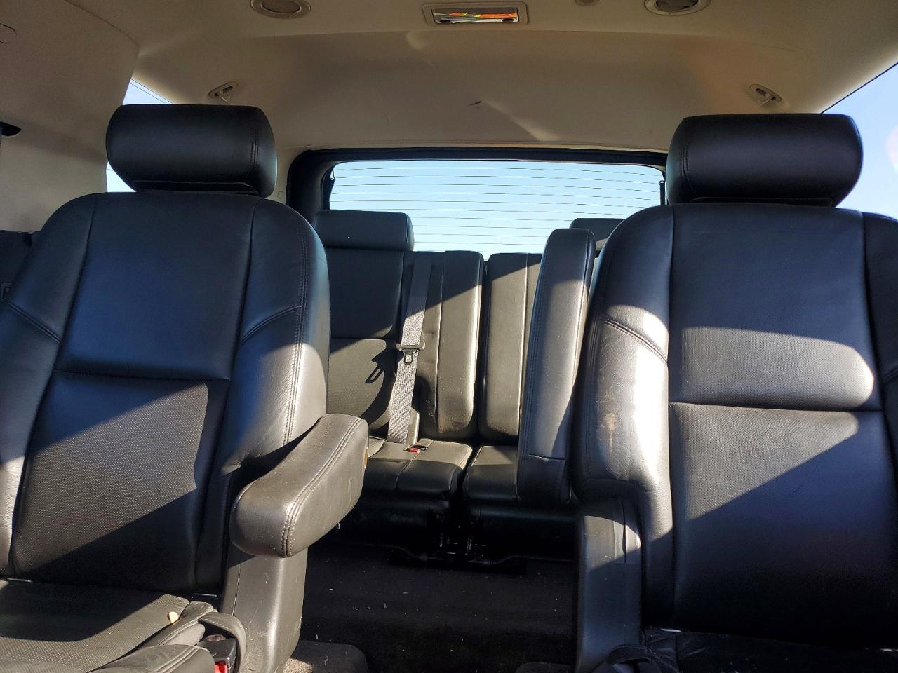2010 CADILLAC ESCALADE LUXURY photo 10