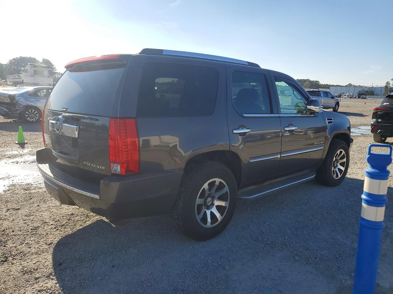 2010 CADILLAC ESCALADE LUXURY photo 3