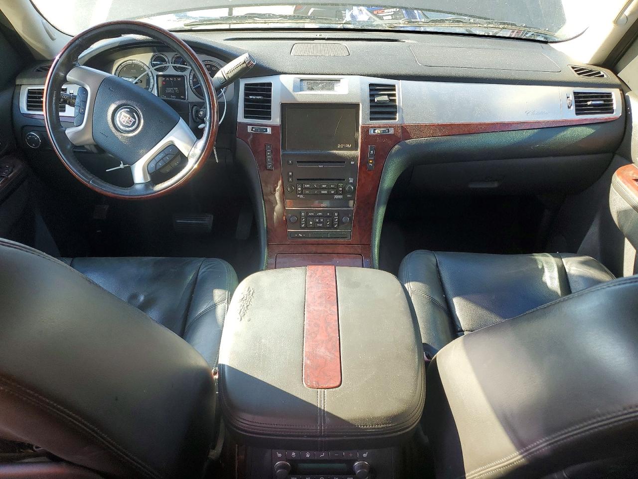 2010 CADILLAC ESCALADE LUXURY photo 8