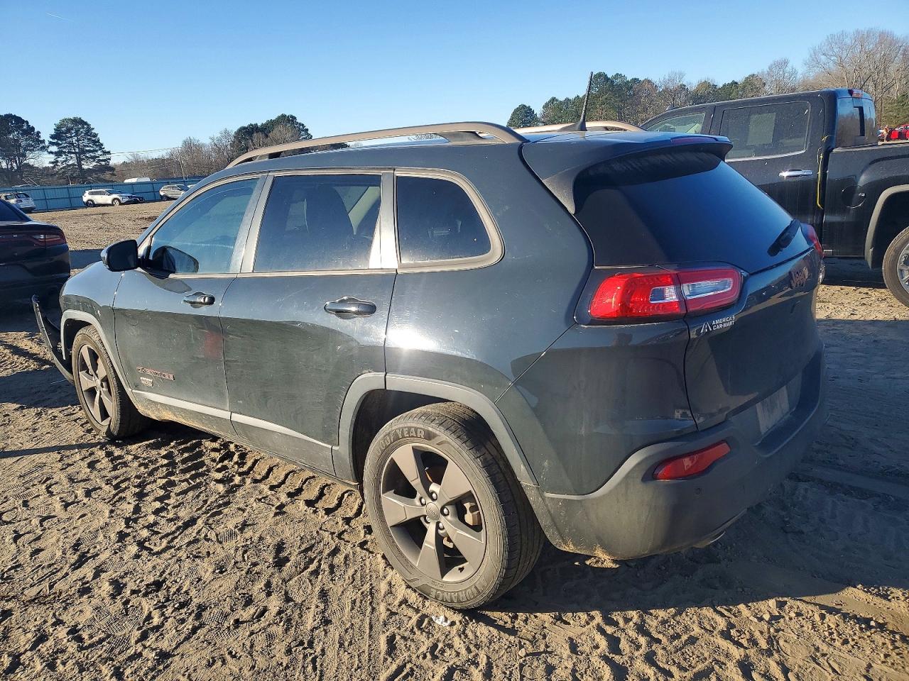 2016 JEEP CHEROKEE LATITUDE photo 2