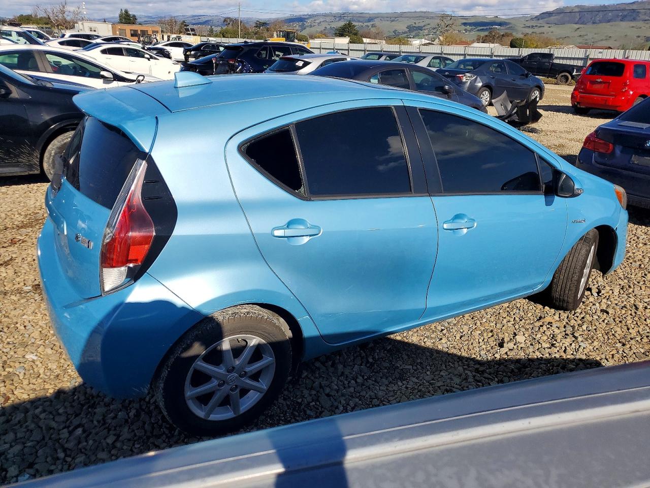 2015 TOYOTA PRIUS C photo 3