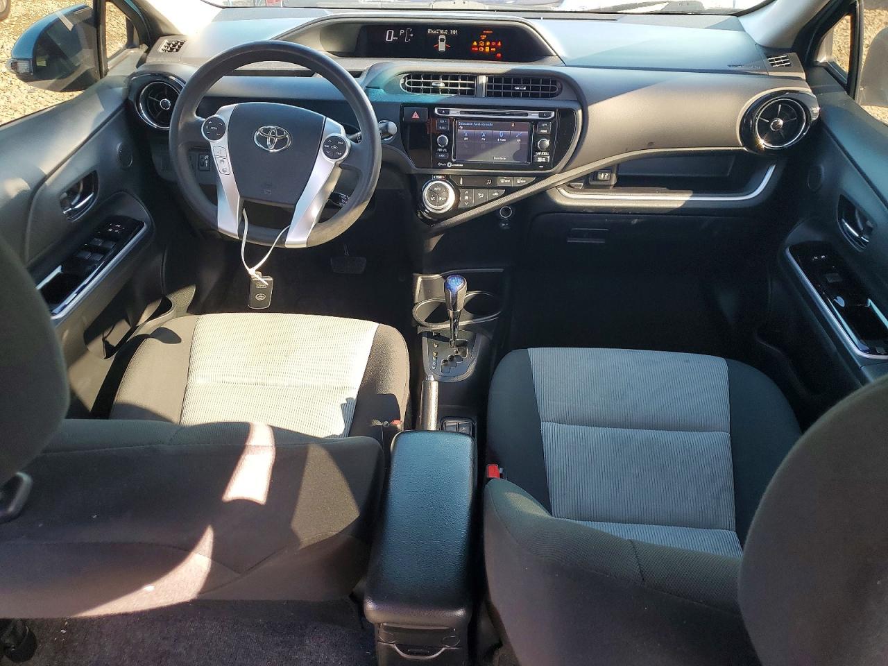 2015 TOYOTA PRIUS C photo 8