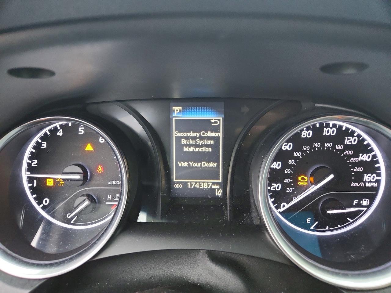 2018 TOYOTA CAMRY L photo 9