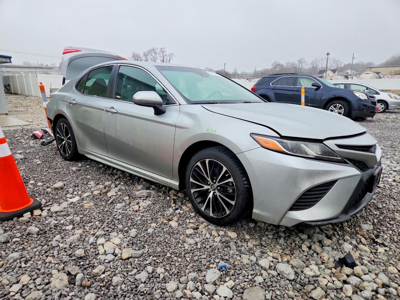 2018 TOYOTA CAMRY L photo 4