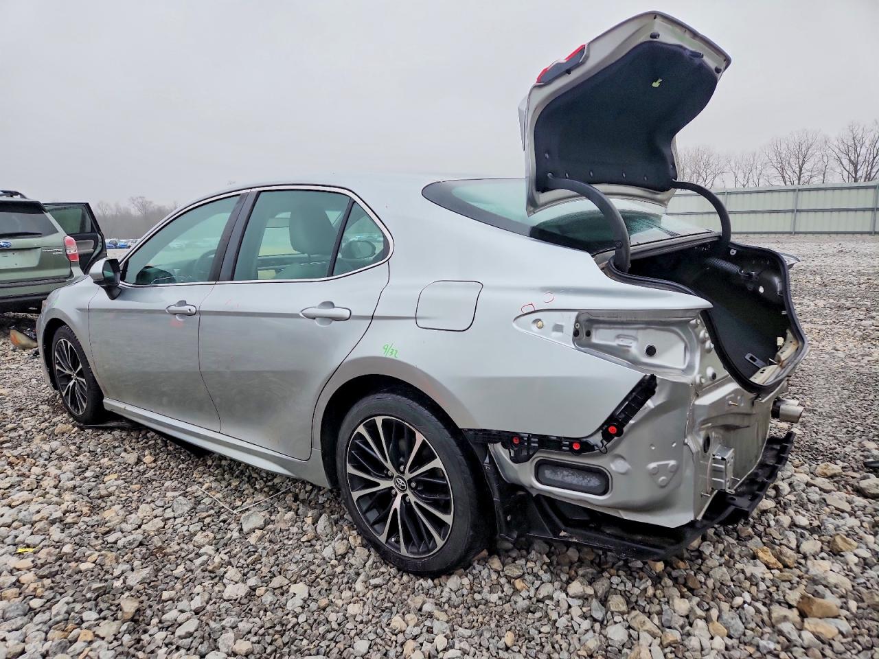 2018 TOYOTA CAMRY L photo 2