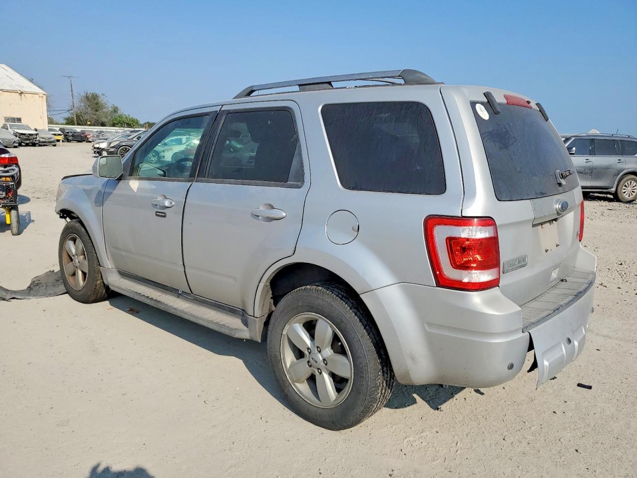 2010 FORD ESCAPE LIMITED photo 2