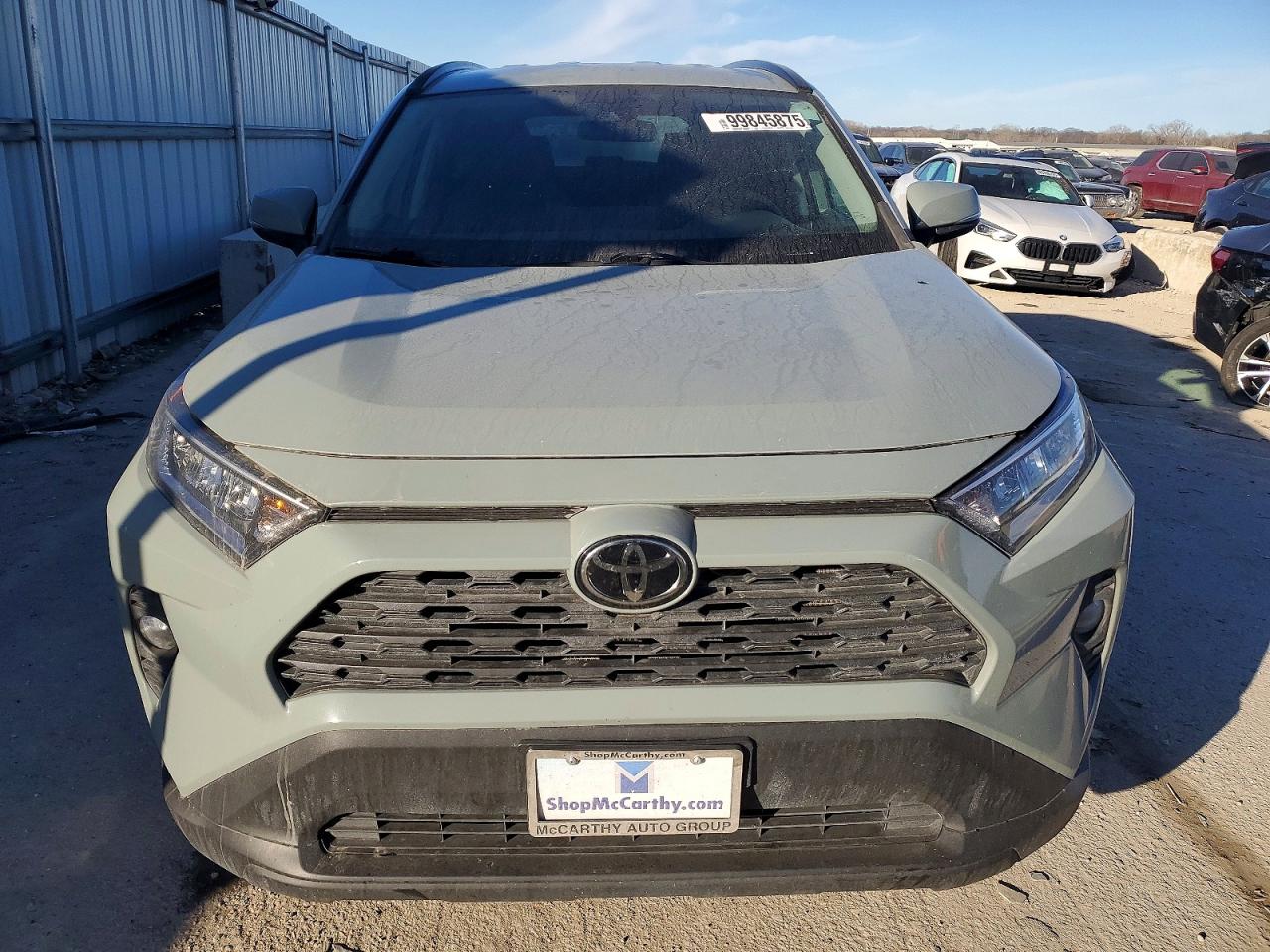 2021 TOYOTA RAV4 XLE photo 9