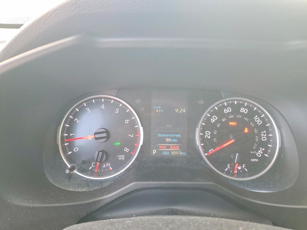 2021 TOYOTA RAV4 XLE photo 17