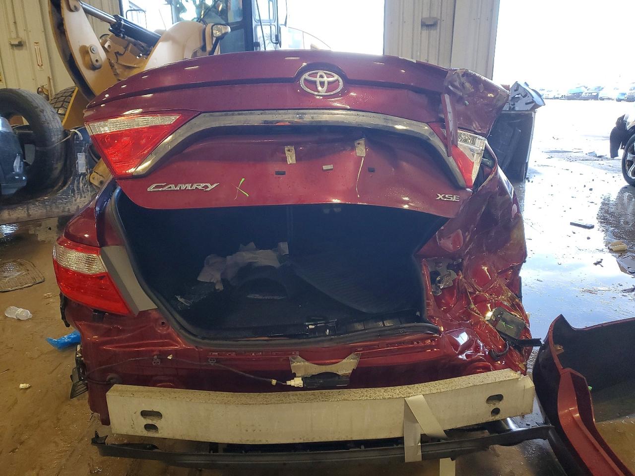 2015 TOYOTA CAMRY XSE photo 6