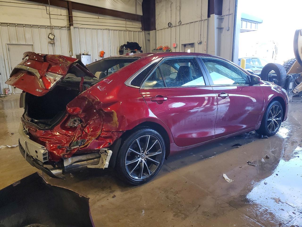 2015 TOYOTA CAMRY XSE photo 3