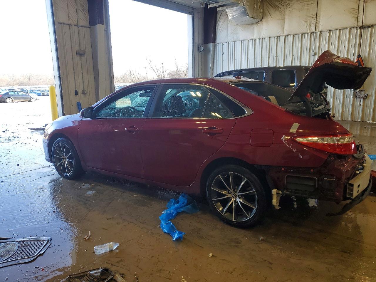 2015 TOYOTA CAMRY XSE photo 2