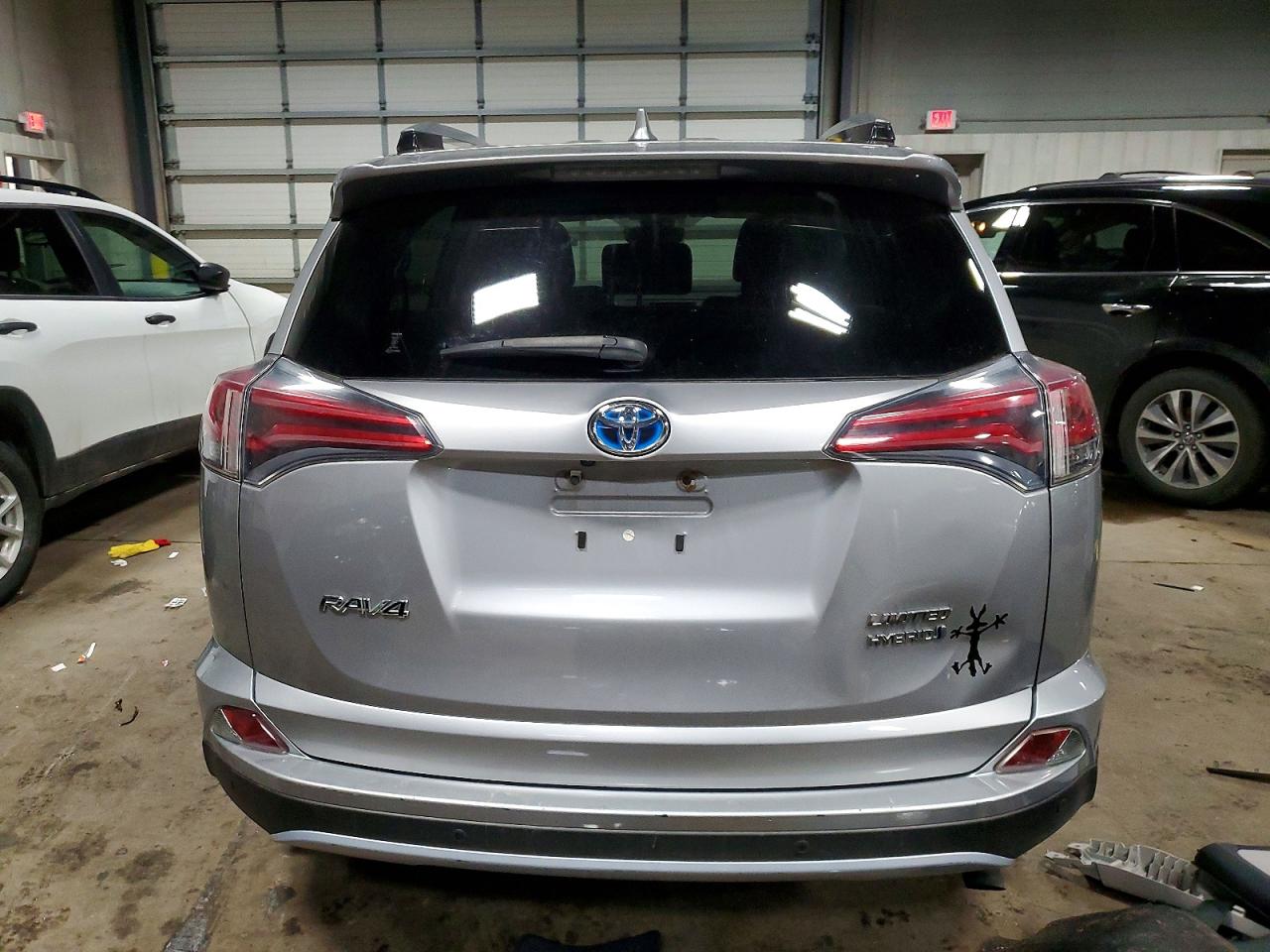 2017 TOYOTA RAV4 HV LIMITED photo 6