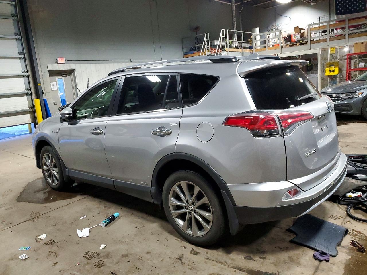 2017 TOYOTA RAV4 HV LIMITED photo 2