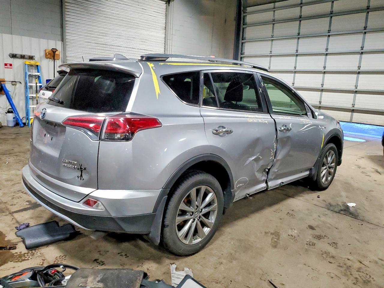 2017 TOYOTA RAV4 HV LIMITED photo 3