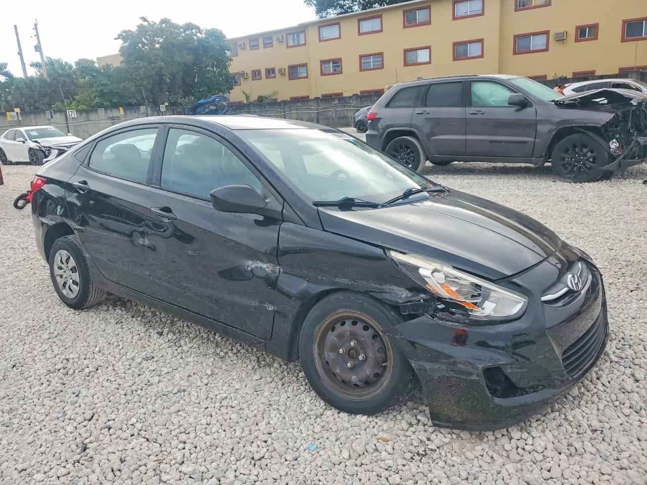 2017 HYUNDAI ACCENT SE photo 4
