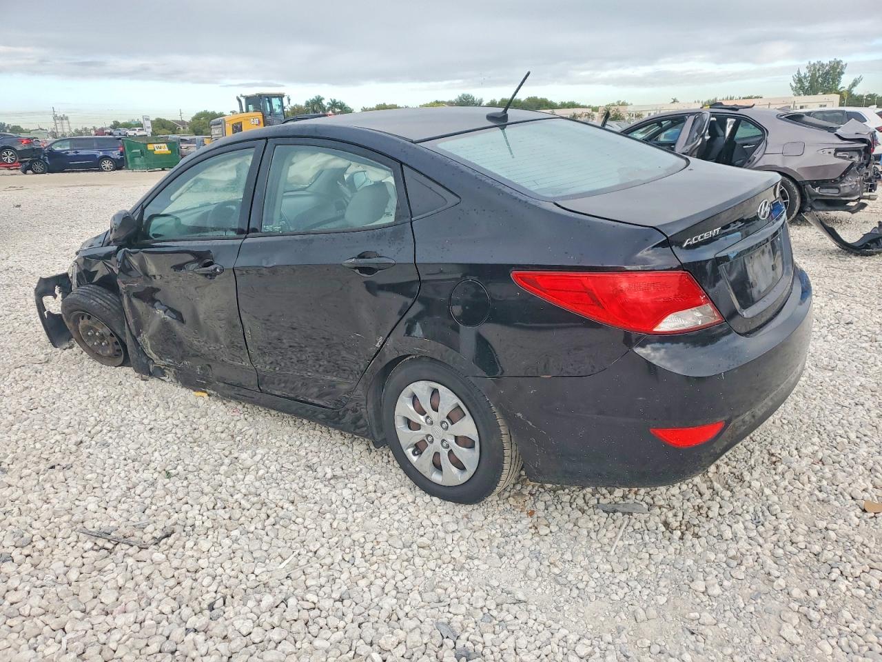 2017 HYUNDAI ACCENT SE photo 2