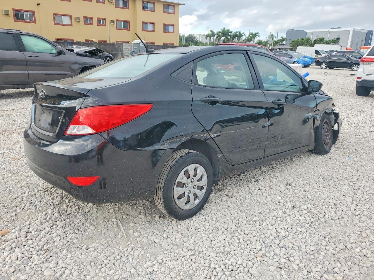 2017 HYUNDAI ACCENT SE photo 3