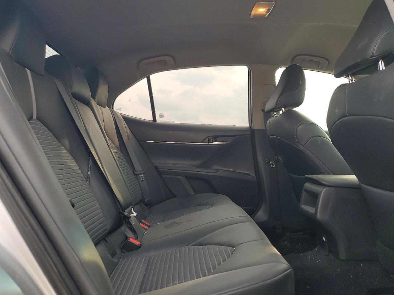 2018 TOYOTA CAMRY L photo 10