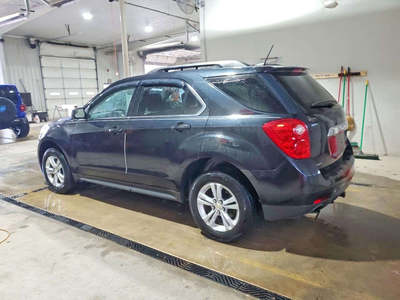 2013 CHEVROLET EQUINOX LT photo 2