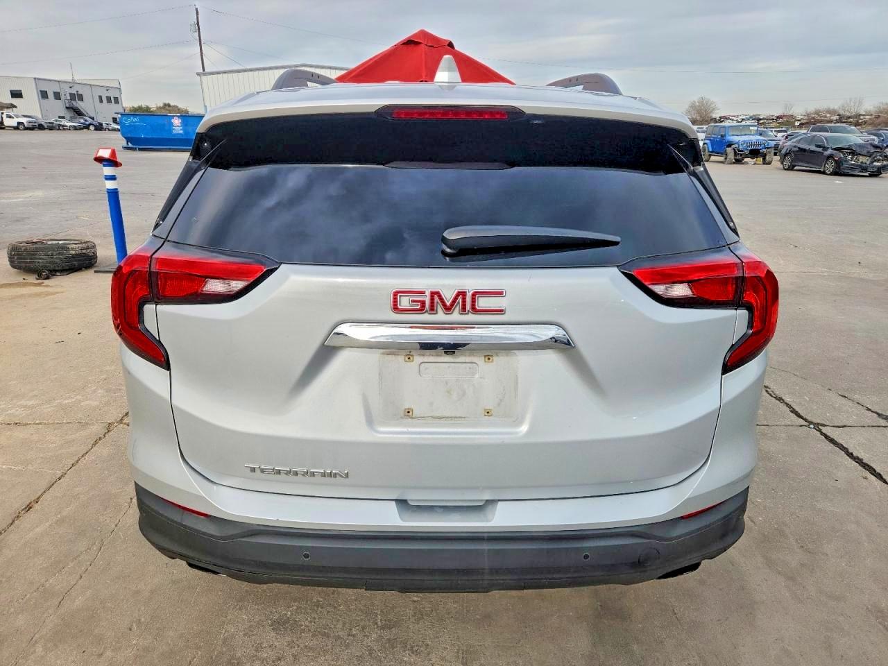 2018 GMC TERRAIN SLE photo 6