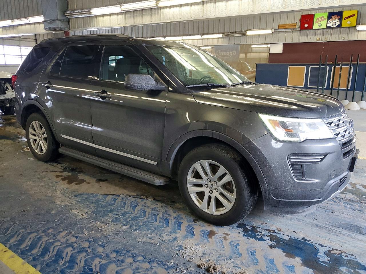 2018 FORD EXPLORER XLT photo 4