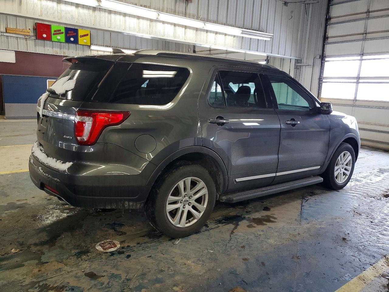 2018 FORD EXPLORER XLT photo 3