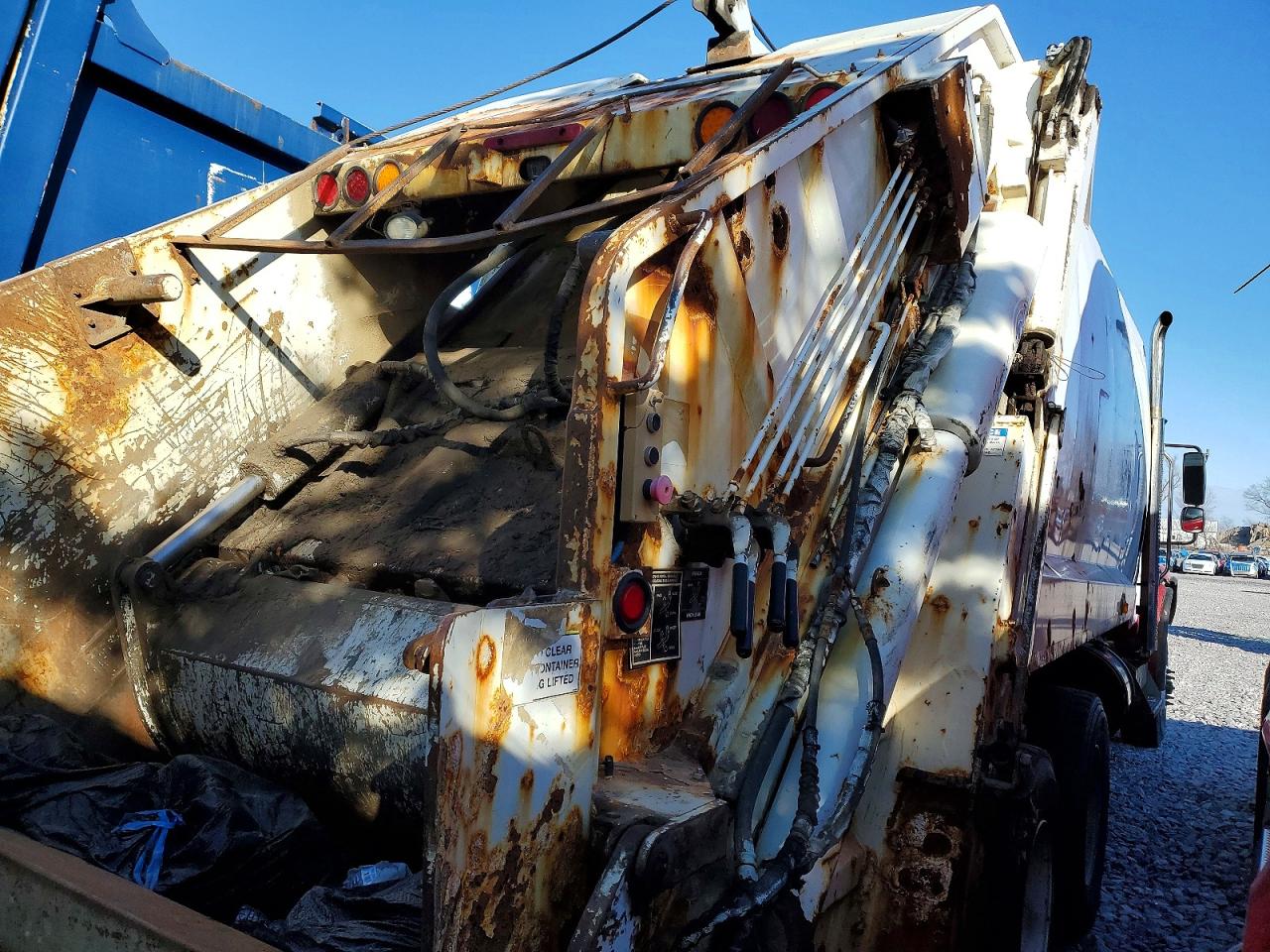 2011 FREIGHTLINER M2 photo 4