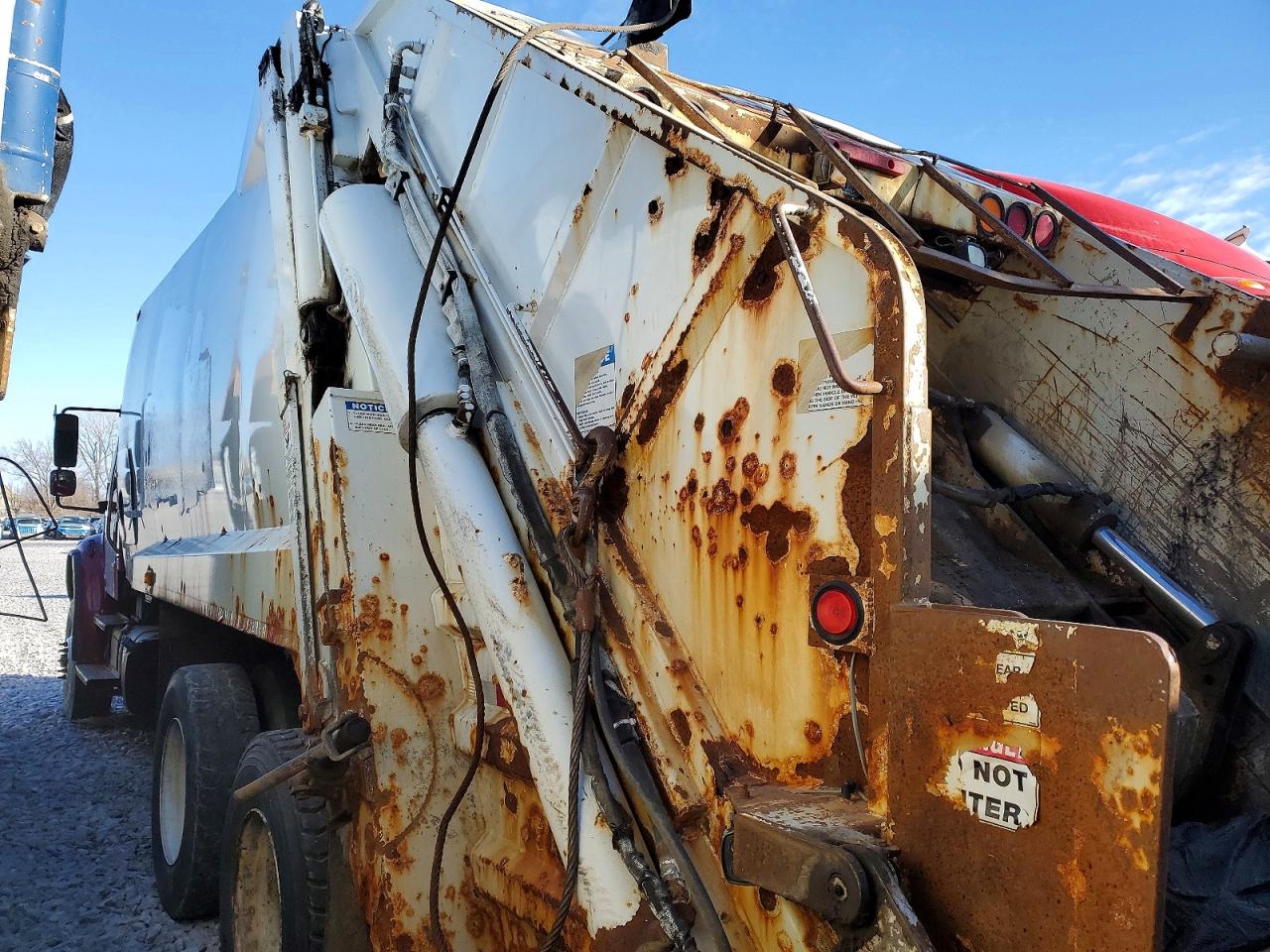 2011 FREIGHTLINER M2 photo 3