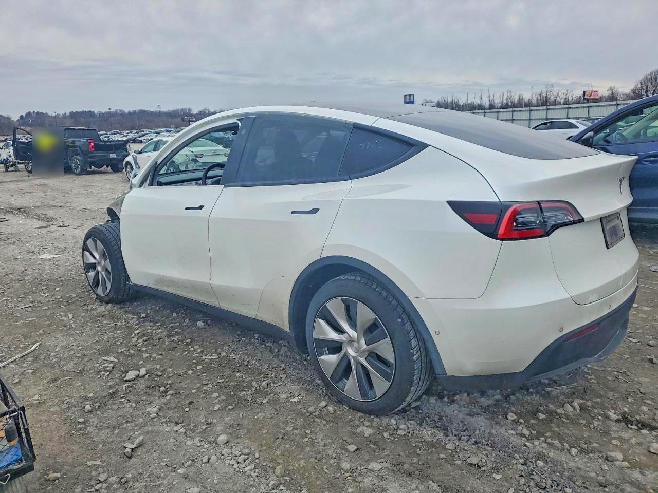 2021 TESLA MODEL Y photo 2