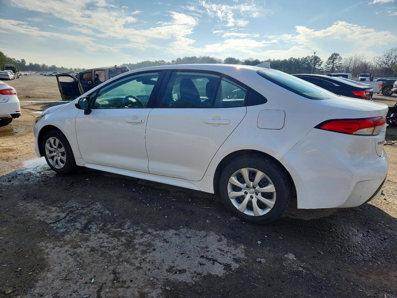 2020 TOYOTA COROLLA LE photo 2