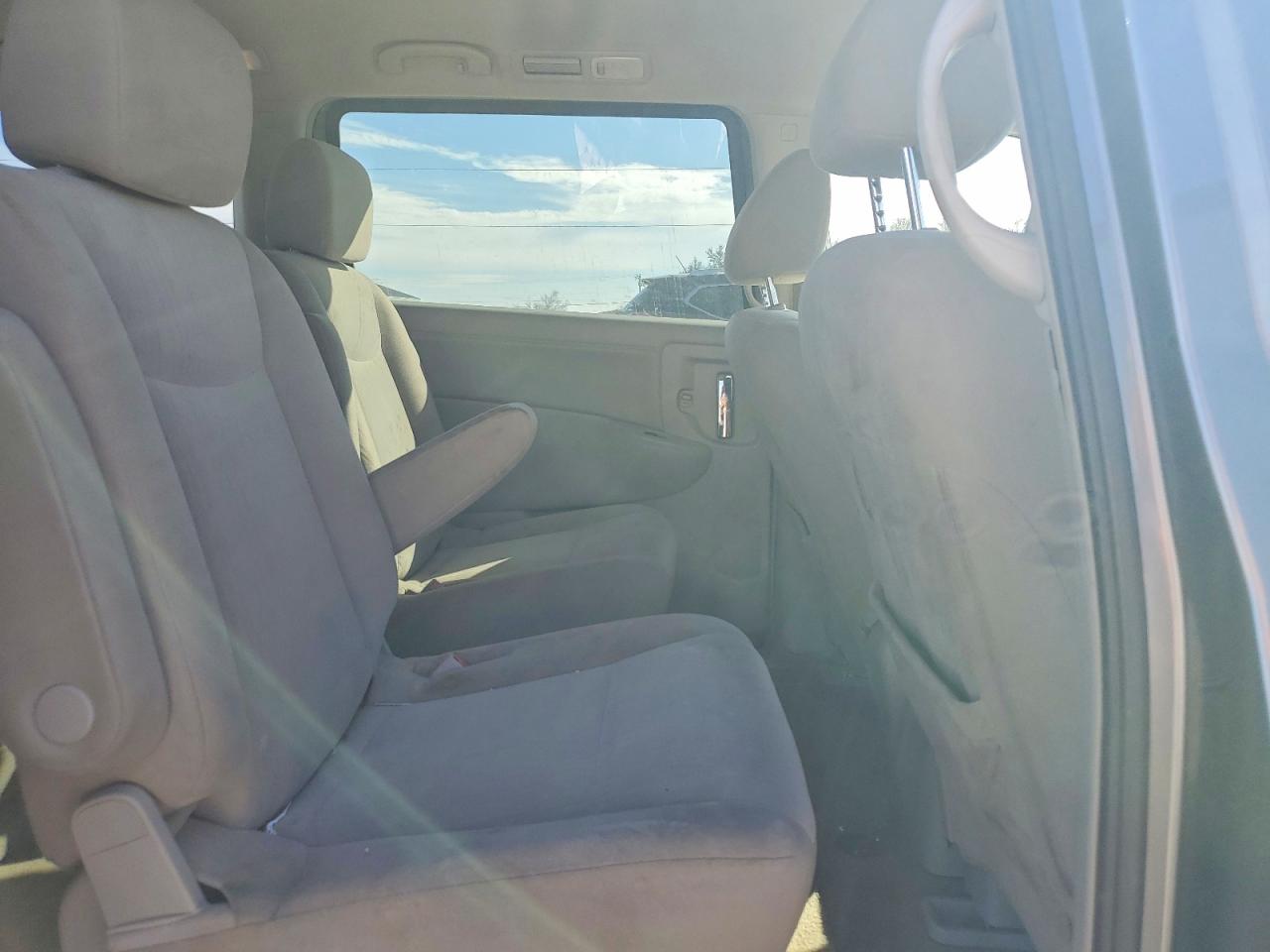 2016 NISSAN QUEST S photo 11