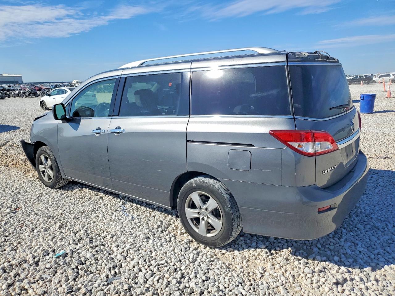 2016 NISSAN QUEST S photo 2
