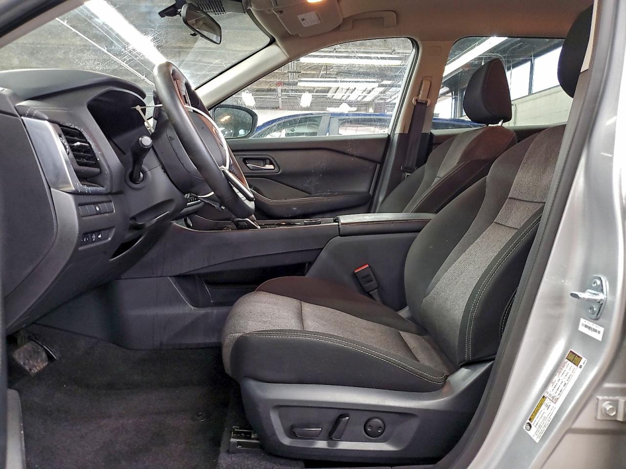 2025 NISSAN ROGUE SV photo 6