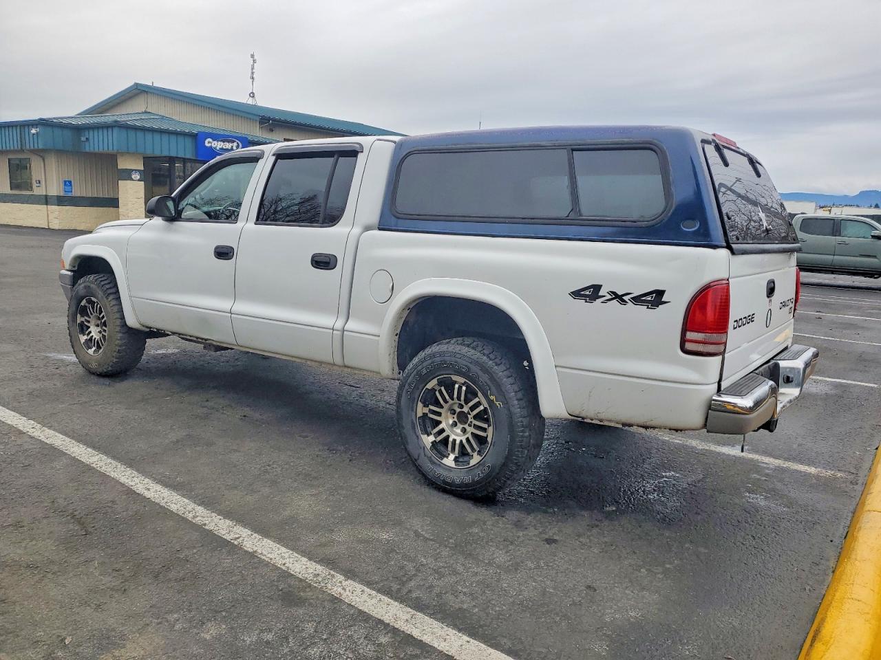 2004 DODGE DAKOTA QUAD SLT photo 2