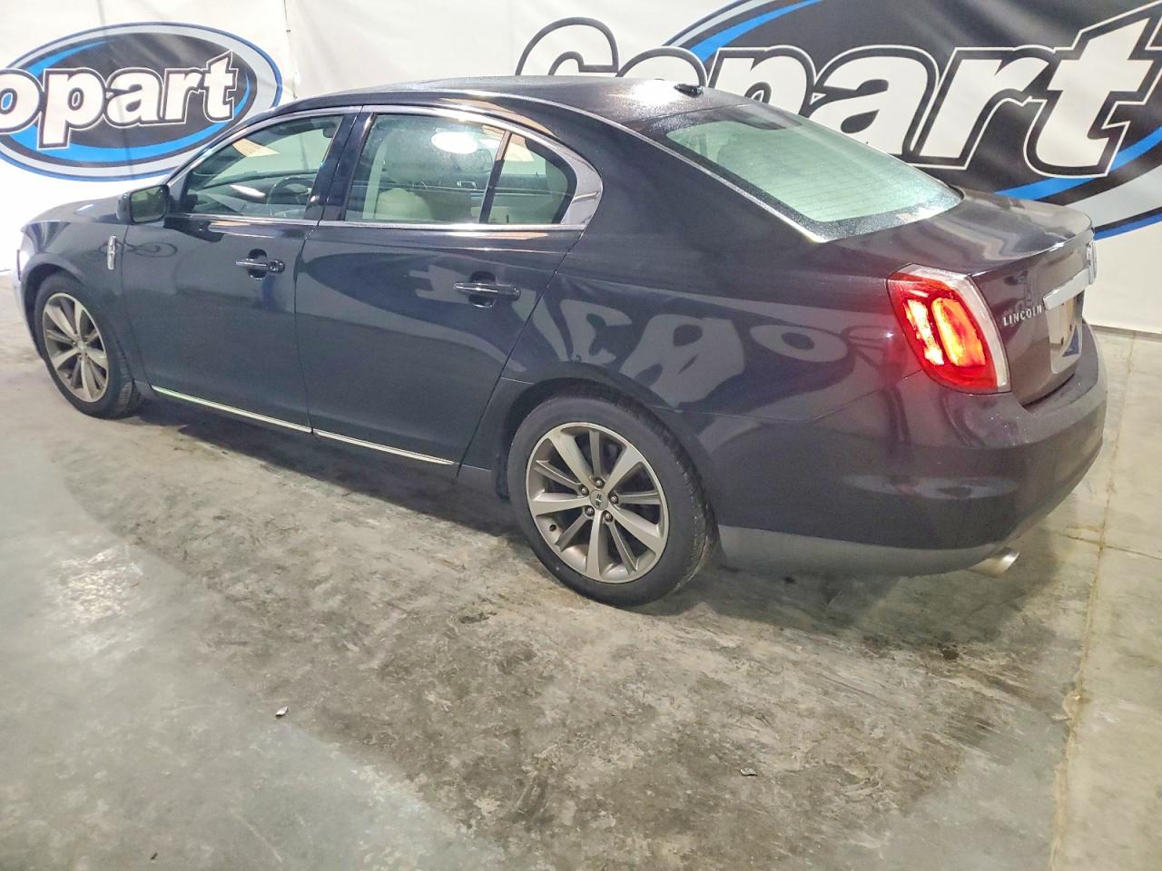 2009 LINCOLN MKS photo 2