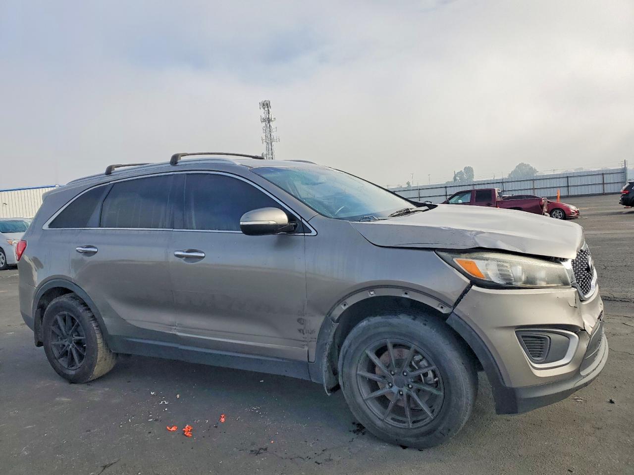2017 KIA SORENTO LX photo 4
