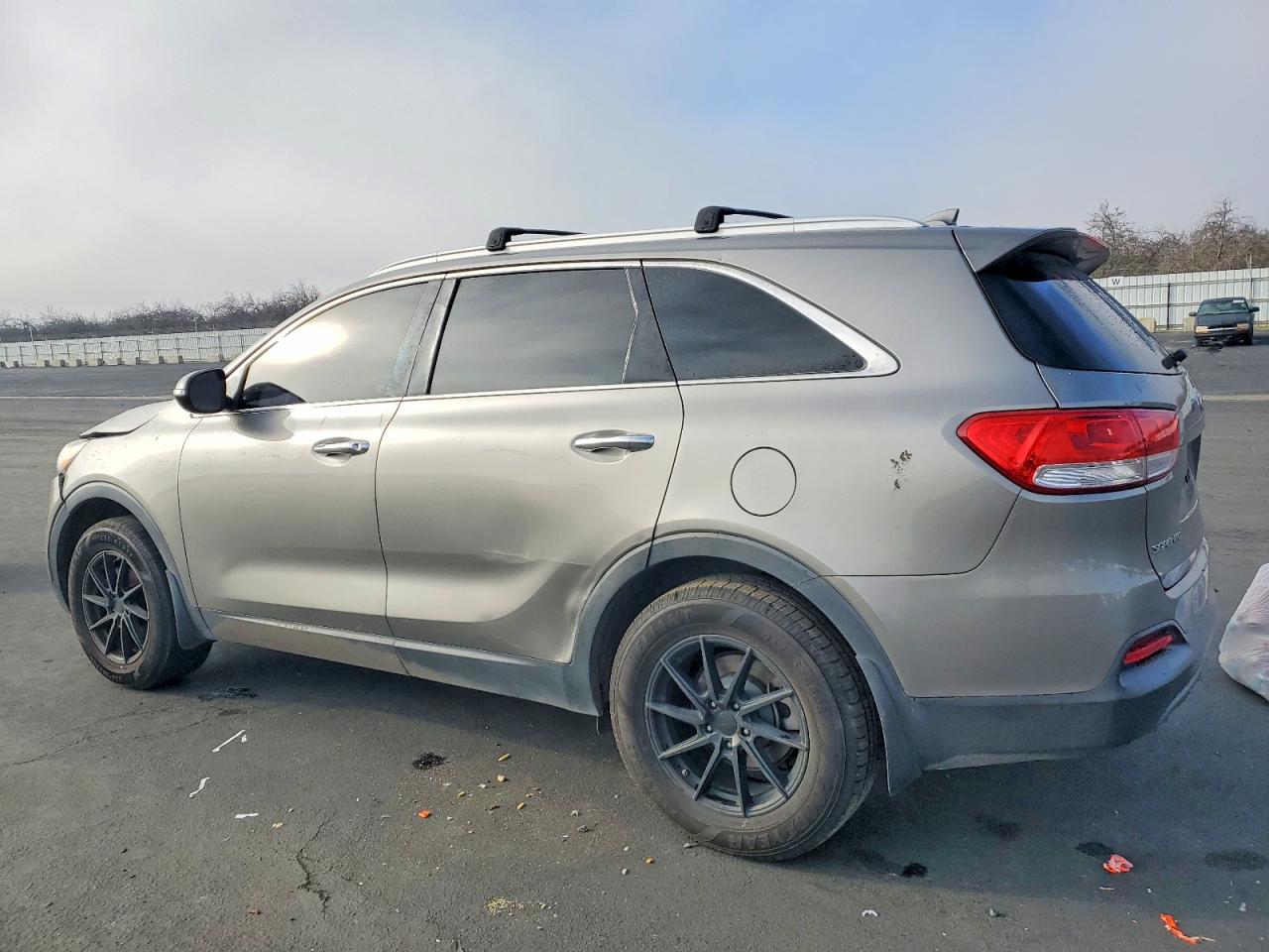 2017 KIA SORENTO LX photo 2