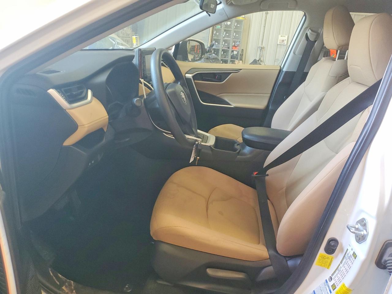 2022 TOYOTA RAV4 LE photo 7