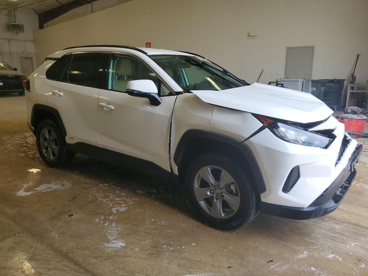 2022 TOYOTA RAV4 LE photo 4
