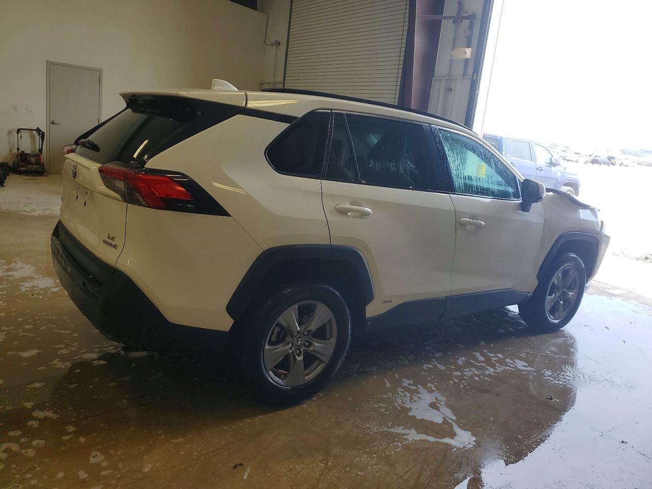 2022 TOYOTA RAV4 LE photo 3
