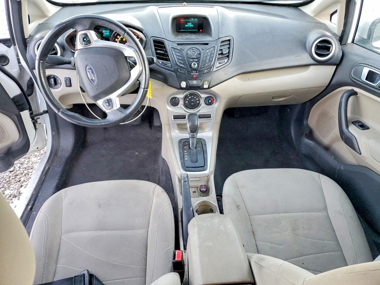 2016 FORD FIESTA SE photo 8