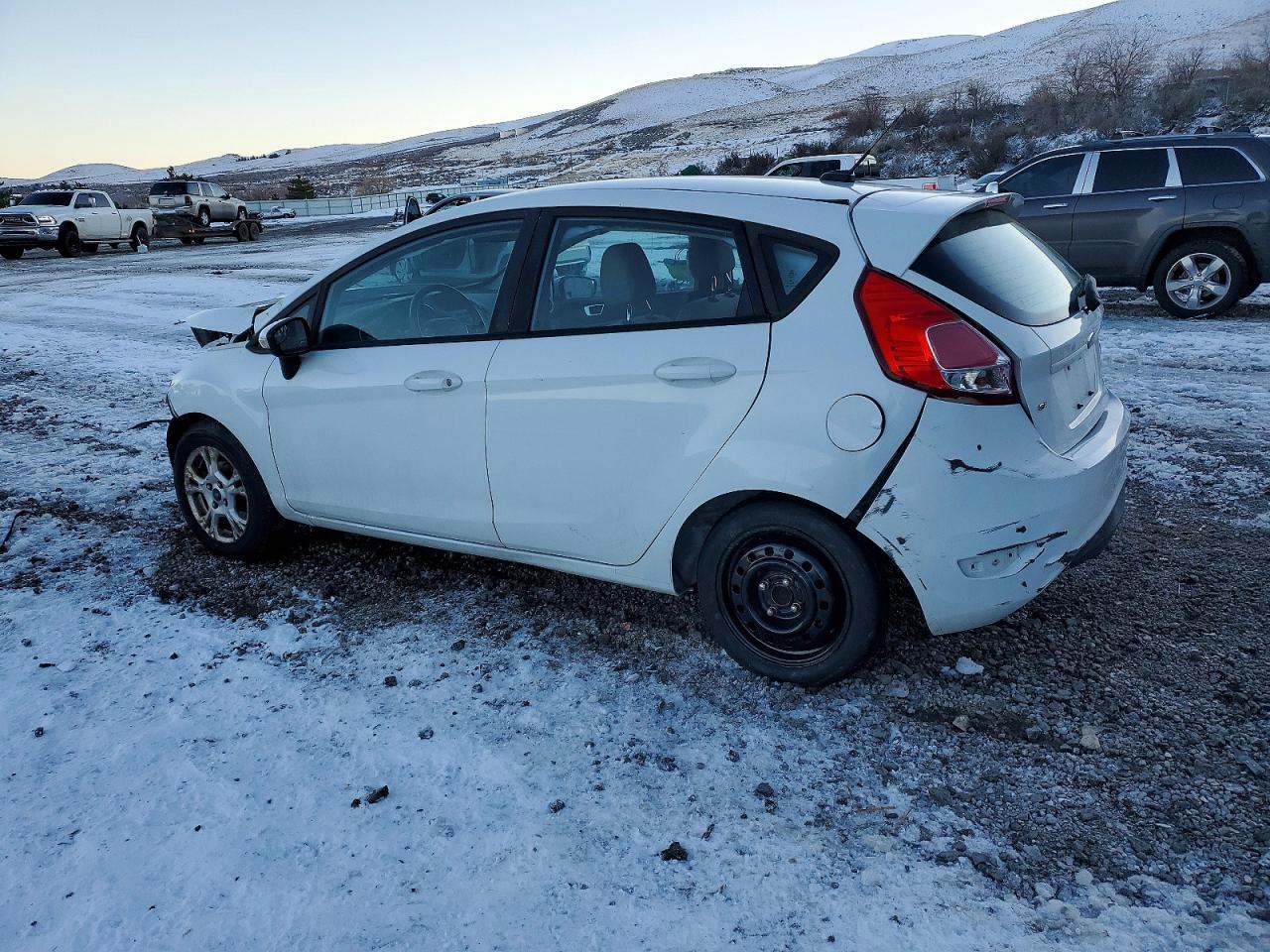 2016 FORD FIESTA SE photo 2