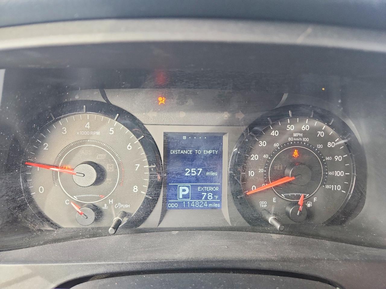 2015 TOYOTA SIENNA LE photo 9